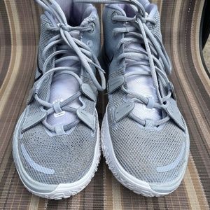 Mens Kyrie 7 basketball shoes Size 10